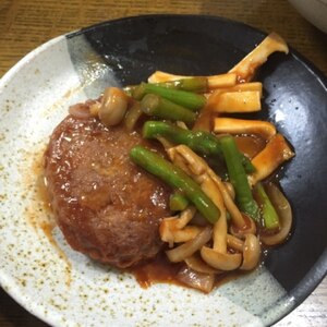 塩麹でジューシー！煮込みハンバーグ